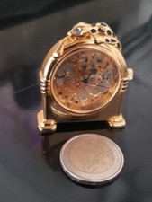 Petite horloge de bureau squelette mécanisme de montre apparent motif salamandre