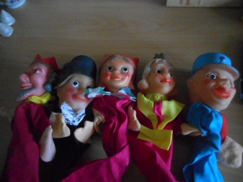 Anciennes marionnettes à - 5,