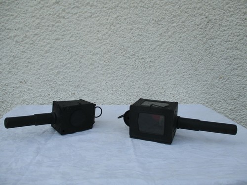 Deux anciennes lampes - , de