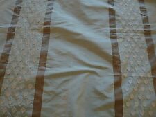 TISSU MAGNIFIQUE SOIE ANGLAISE AVEC BRODERIES