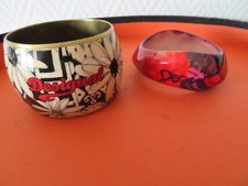LOT 2 BEAUX BRACELETS  EN RÉSINE MULTICOLORE  DESIGUAL 