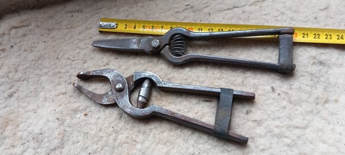 Ancienne pince et - ,
