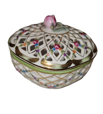 bonbonnière en porcelaine ajourée décor roses & or Shabby chic 12,5x10,5x10 cm