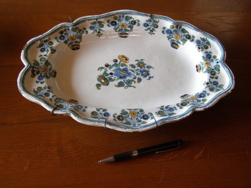 Plat moustiers xviii bord - plat,