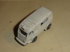 CIJ MICRO M6 renault ambulance sans chassis (1/110eme environ)