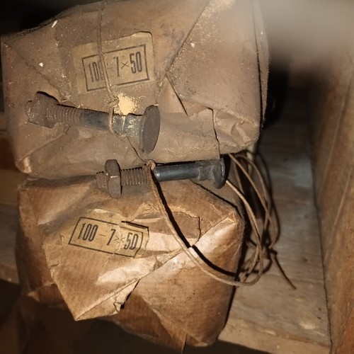 Lot 100 boulons - 50, écrou