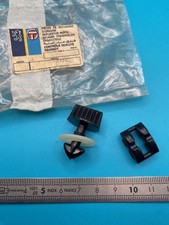 Agrafe de maintien de calandre