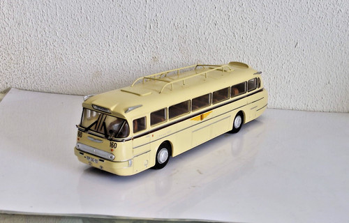 Autobus ixo altaya - 1/43,