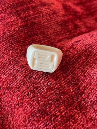 Petite chevalière bakelite