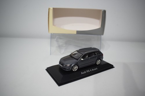 C22 minichamps audi rs4 - 1:43,