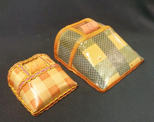 Deux anciens petits carreaux - anciens,