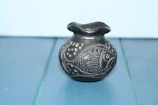 Ancien vase miniature noir à