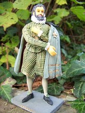 RE0123  FIGURINE STATUETTE