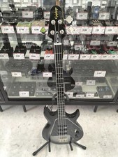 Guitare basse électrique