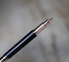 STYLO PLUME MONTBLANC STARWALKER SPIRIT OF RACING DOUE - PLUME OR MASSIF 14 CTS