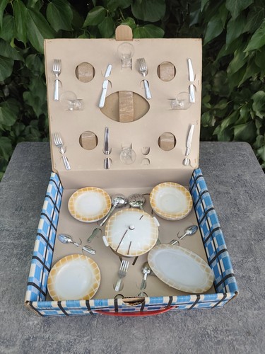 Ancienne dinette miniature
