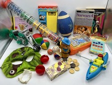 Lot de jouets : aviron, fisher price, masque, balles, certains cassés...