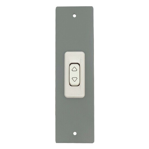 Plaque 142 gris avec bouton - mm,