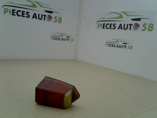 Feu arriere principal droit