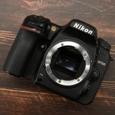 Appareil photo reflex numérique Nikon D7500 20,9 mégapixels nombre d'obturate...