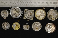 Lot de 10 Mouvements de montres anciennes  à réviser ou pour pièces