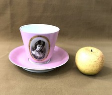 ancienne et grande tasse à