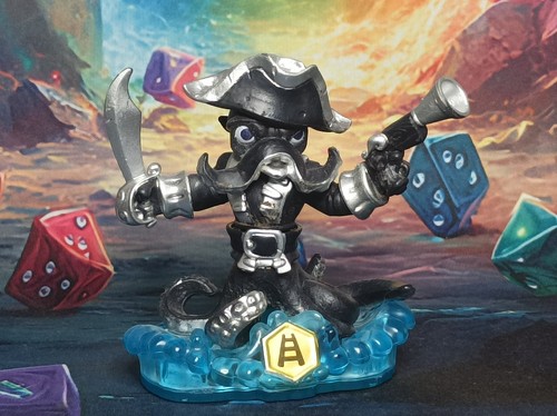 Dark wash buckler figurine - dark,