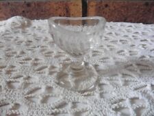 ANCIEN RINCE ŒIL SUR PIED EN VERRE MOULÉ H 5,5 CM