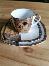 Tasse à café "Le Baiser" de Klimt. Coupelle et assiette à dessert. Art of design