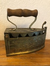❤️ Ancien Fer À Repasser à Charbon en Laiton en  Bois et laiton  Vintage
