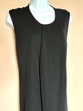 robe noire sofistiquée Calvin Klein avec un pan sur l'avant, parfait état