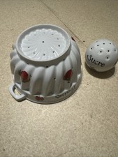 Egouttoir à Fraises  et saupoudreuse  à sucre Porcelaine Déshoulières Lourioux