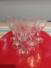 6 ANCIENS VERRES A PIED GRAVES