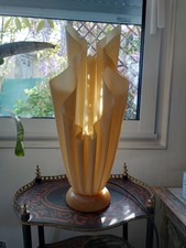 Lampe à poser drapée, dans