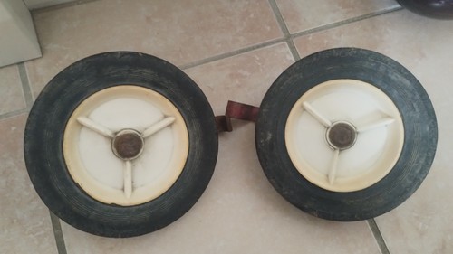 Ancienne paire roues de - de,