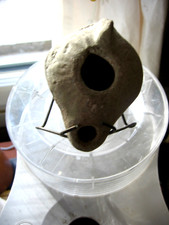 LAMPE A HUILE ANTIQUE  ROMAINE A CANAL AVEC SUPPORT EXPO