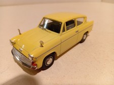 Vanguards Lledo Ford Anglia jaune avec retroviseurs 1/43 TBE