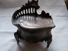 COFFRET A BIJOUX EN FORME DE