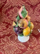 Petite coupe en faïence aux fruits barbotine Ht 21 cm