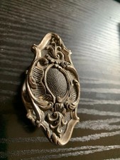 Une Ancienne poignée crémone de fenêtre sur platine carré de 7 mm porte ect...