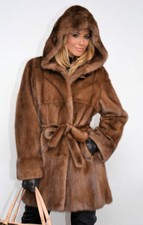 Manteau a capushe et ceinture