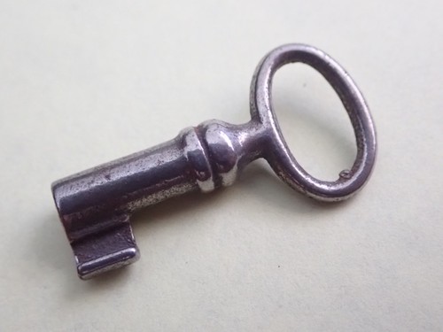 Petite clé pour - , à
