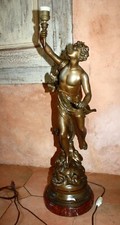 Statue régule lampe torchère