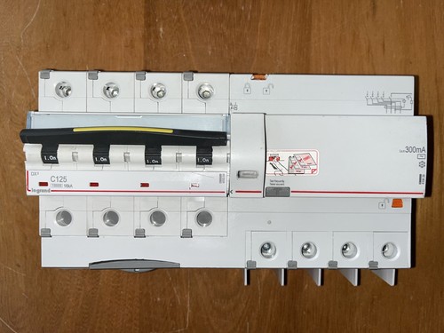 Disjoncteur 409864 - disjoncteur,