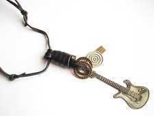 Collier avec Pendentif guitare