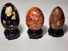 Lot 3 oeufs décoratifs bois