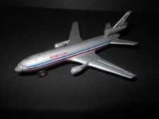 LOT DE 2 PETITS AVIONS