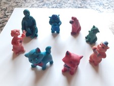 Figurines anciennes "Les