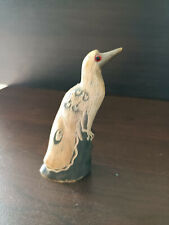 Adorable petit oiseau sculpté