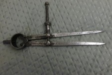 Ancien compas à ressort
